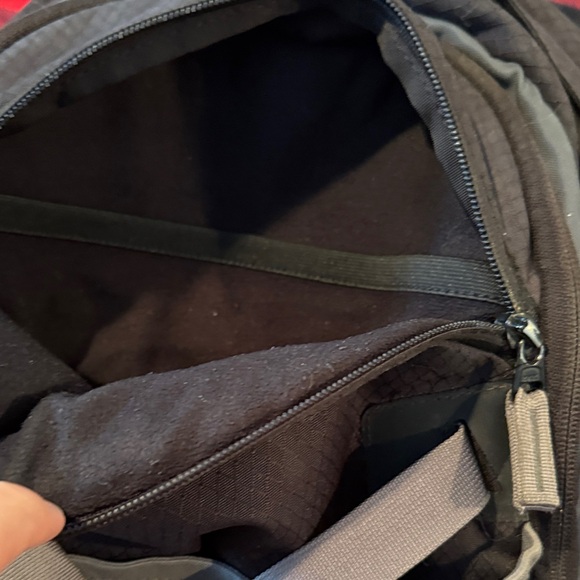 L.L. Bean Ridge Runner Backpack - Picture 6 of 9